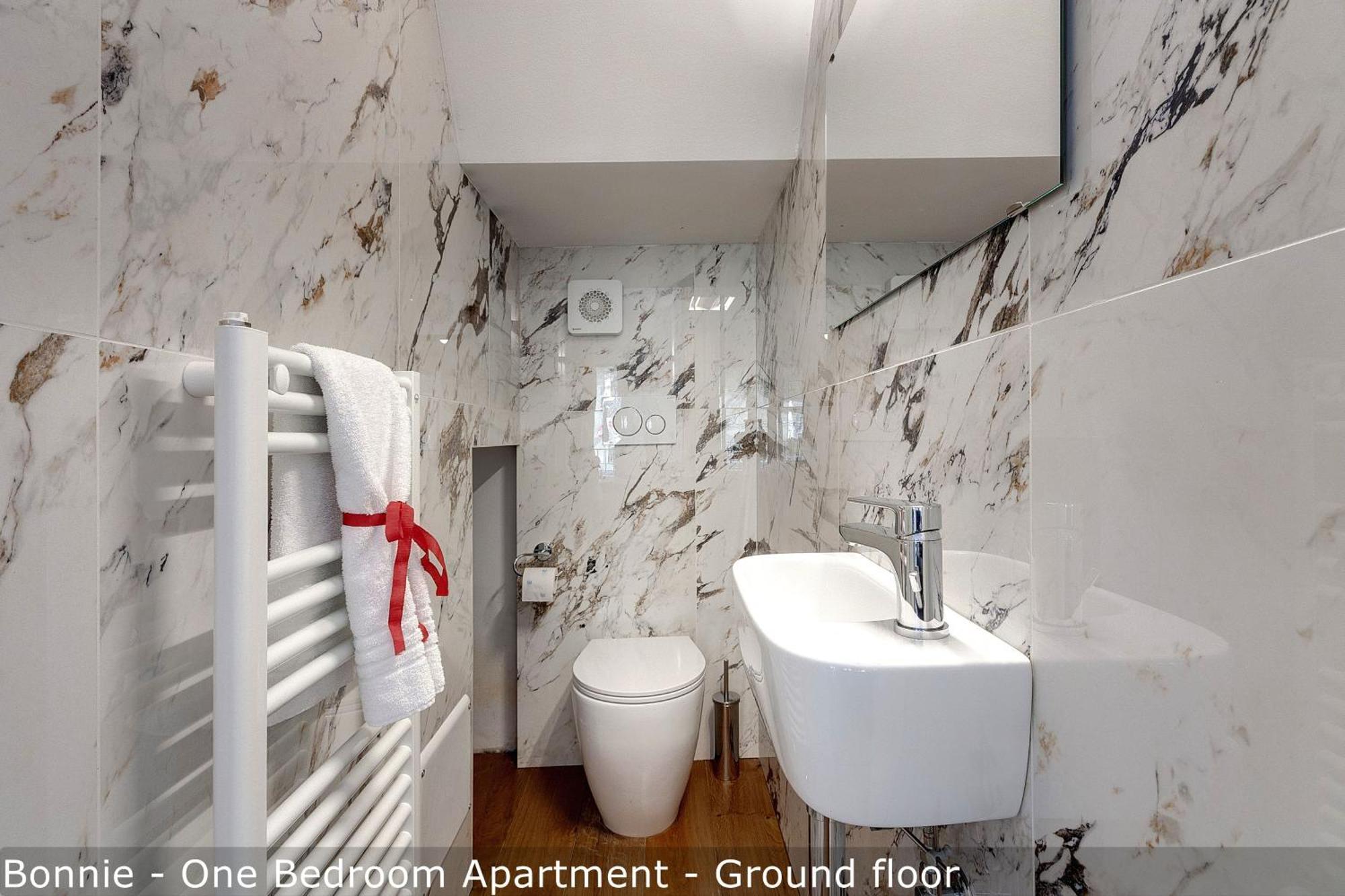 Bonnie - Clyde - Marvin Apartments By Mamo Florens Rum bild